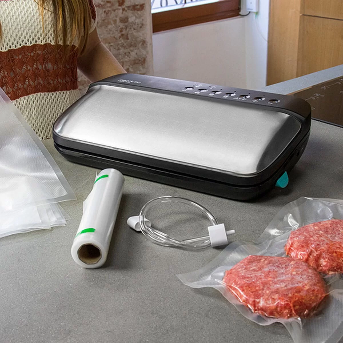 MasterPro Compact Vacuum Food Sealer w/ Vacuum Bags 